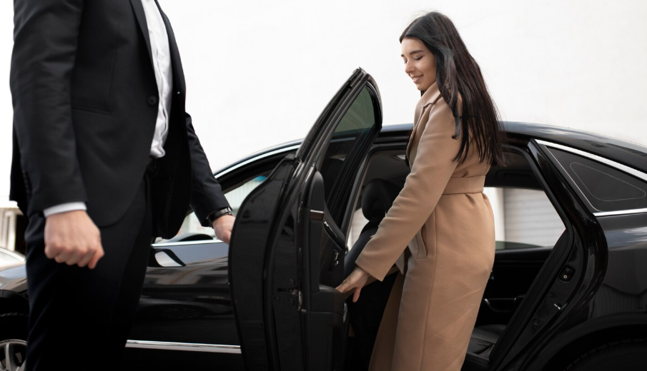 luxury car hire with chauffeur