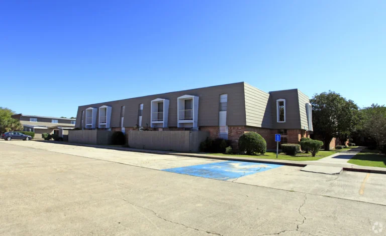 matterhorn-apartments-port-neches-tx-primary-photo