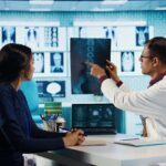 Bone specialist in Gurgaon diagnosing knee pain and injury problem