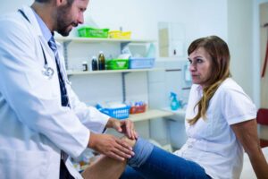 Knee pain treatment in Gurgaon for joint and fracture care