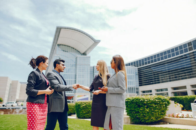 businessman-summer-city-with-three-women_3_optimized_2000_1_optimized_150