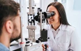 Eye examination by Best ophthalmologist in Delhi using advanced equipment