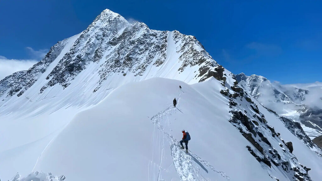 mountaineering-in-nepal-ezgif.com-webp-to-jpg-converter