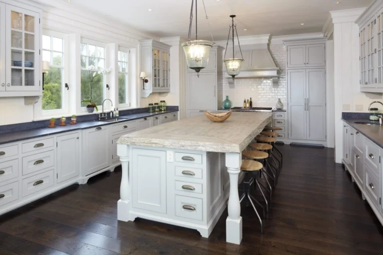 Island with drawers on both sides