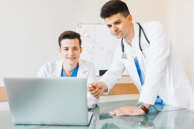doctors-looking-laptop-90kb
